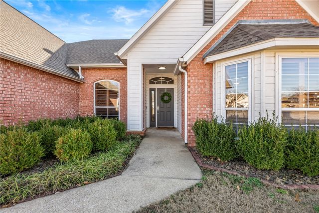 2710 W Wood Street, Rogers, AR 72756