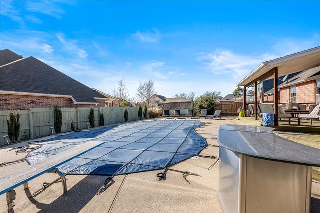 2710 W Wood Street, Rogers, AR 72756