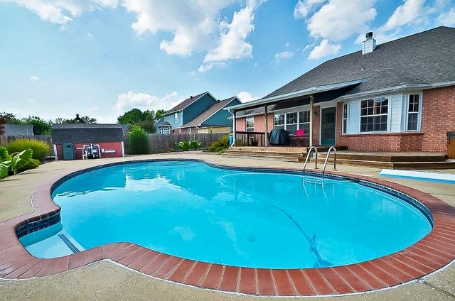 2710 W Wood Street, Rogers, AR 72756