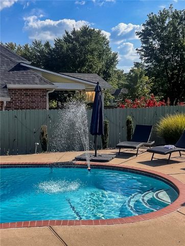 2710 W Wood Street, Rogers, AR 72756