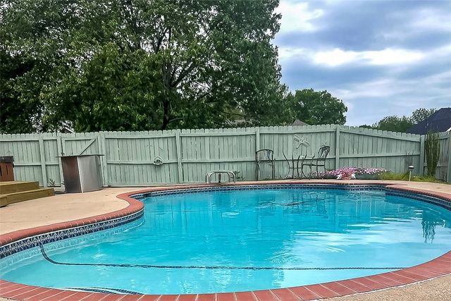 2710 W Wood Street, Rogers, AR 72756