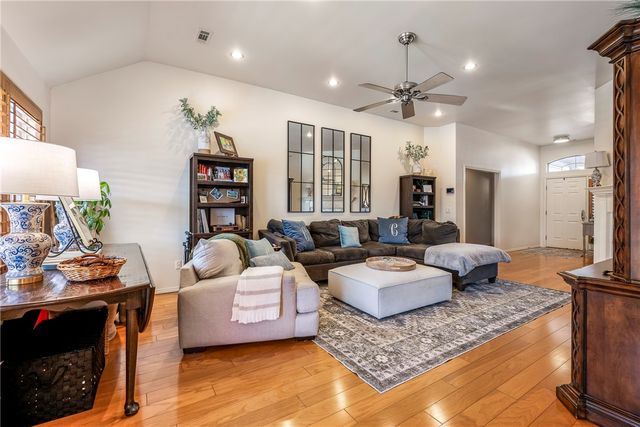 2710 W Wood Street, Rogers, AR 72756