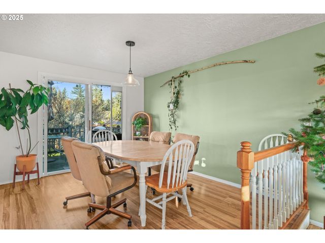 1660 Se LEWELLYN Ave, Troutdale, OR 97060