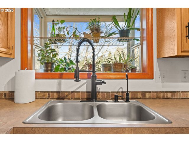 1660 Se LEWELLYN Ave, Troutdale, OR 97060