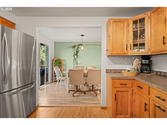 1660 Se LEWELLYN Ave, Troutdale, OR 97060