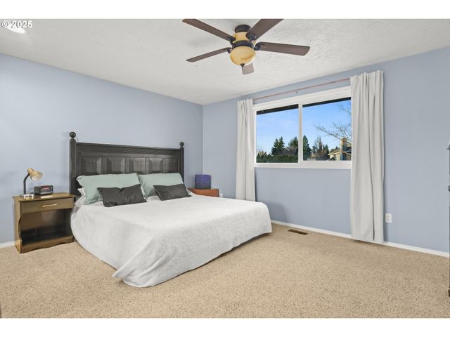 1660 Se LEWELLYN Ave, Troutdale, OR 97060