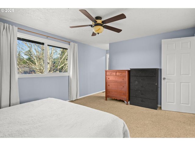 1660 Se LEWELLYN Ave, Troutdale, OR 97060