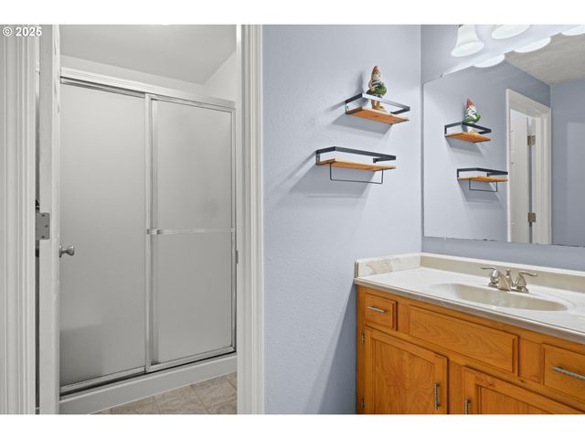 1660 Se LEWELLYN Ave, Troutdale, OR 97060