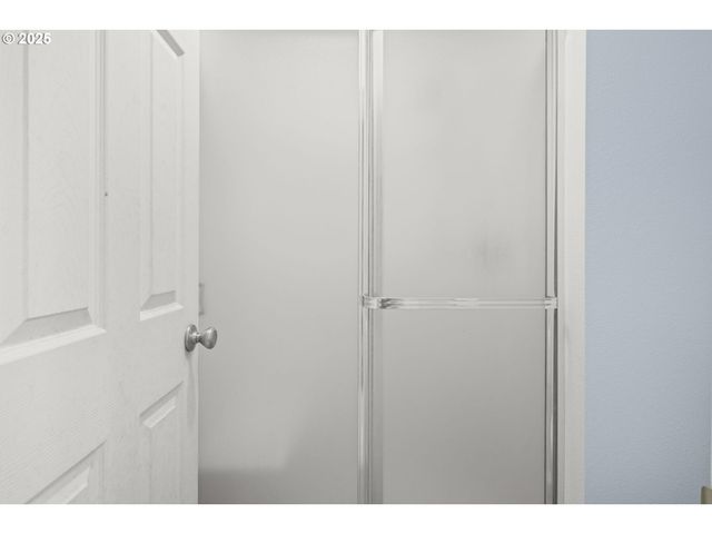 1660 Se LEWELLYN Ave, Troutdale, OR 97060