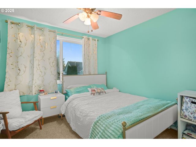 1660 Se LEWELLYN Ave, Troutdale, OR 97060