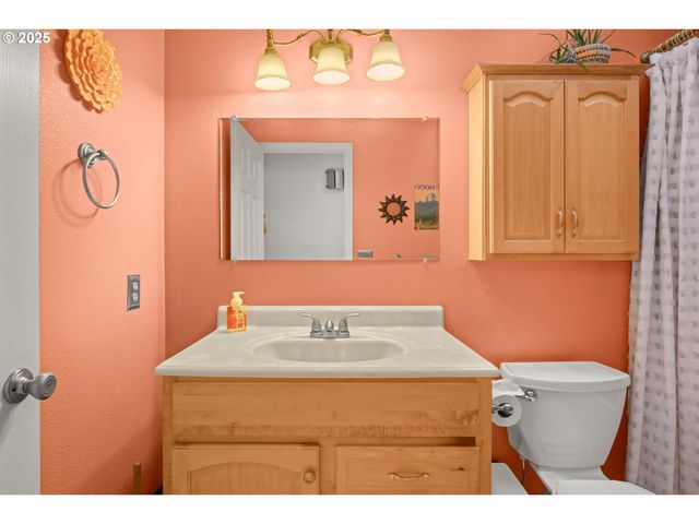 1660 Se LEWELLYN Ave, Troutdale, OR 97060