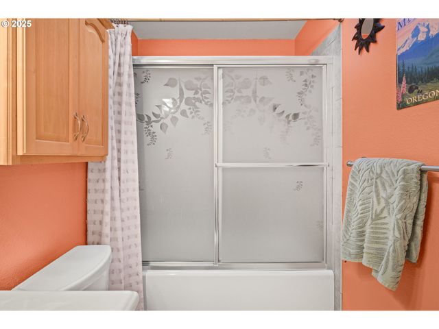 1660 Se LEWELLYN Ave, Troutdale, OR 97060