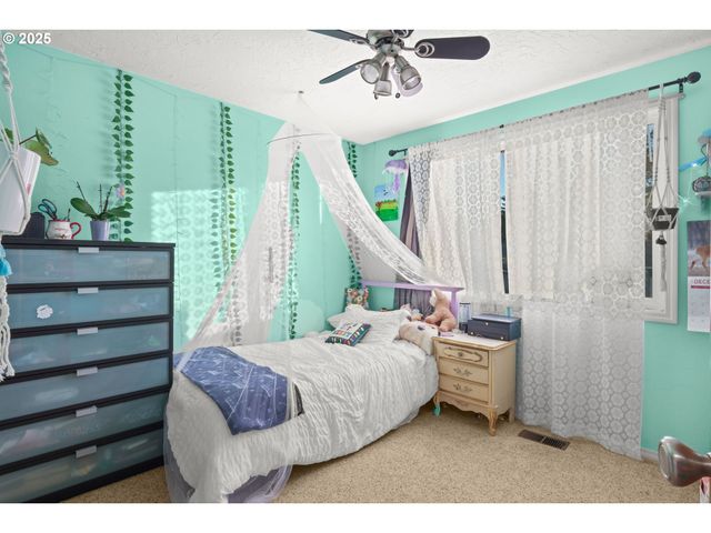 1660 Se LEWELLYN Ave, Troutdale, OR 97060