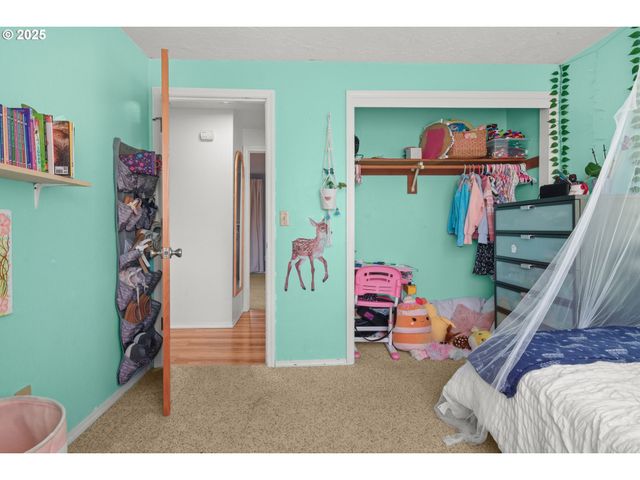 1660 Se LEWELLYN Ave, Troutdale, OR 97060