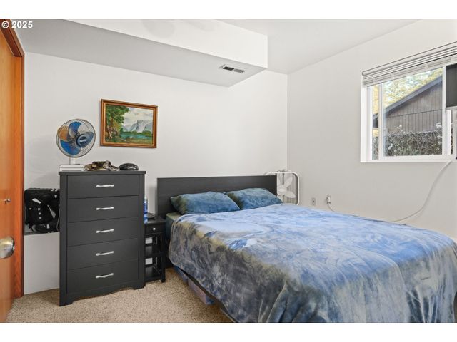 1660 Se LEWELLYN Ave, Troutdale, OR 97060