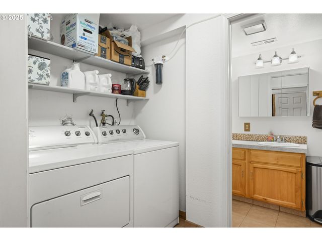 1660 Se LEWELLYN Ave, Troutdale, OR 97060