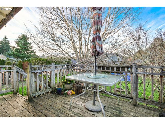 1660 Se LEWELLYN Ave, Troutdale, OR 97060