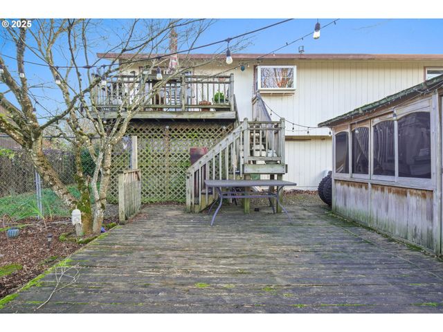 1660 Se LEWELLYN Ave, Troutdale, OR 97060