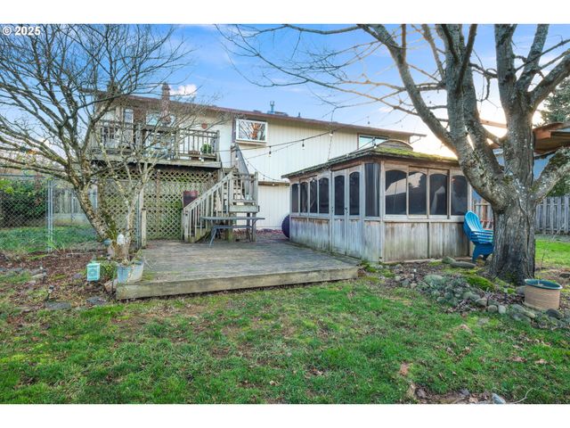 1660 Se LEWELLYN Ave, Troutdale, OR 97060