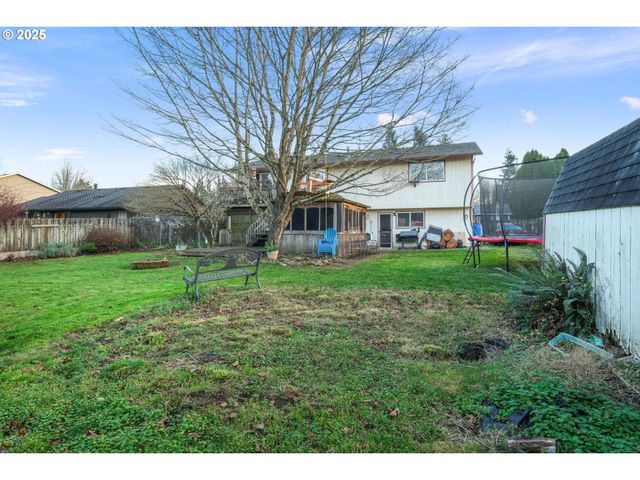 1660 Se LEWELLYN Ave, Troutdale, OR 97060