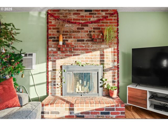 1660 Se LEWELLYN Ave, Troutdale, OR 97060