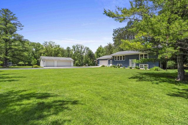 131 DEKARD ROAD, Little Suamico, WI 54141