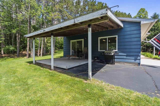 131 DEKARD ROAD, Little Suamico, WI 54141