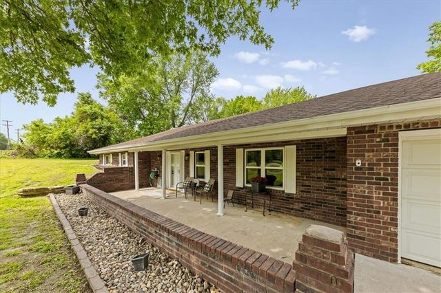 403 N Johnson Drive, Odessa, MO 64076