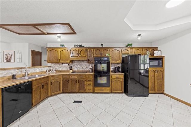 403 N Johnson Drive, Odessa, MO 64076