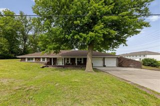 403 N Johnson Drive, Odessa, MO 64076