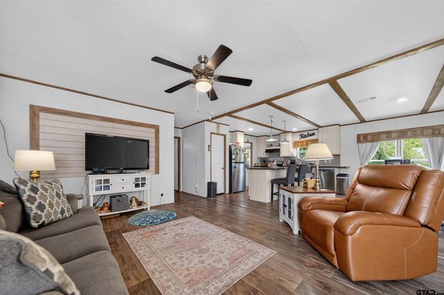 20765 Joe Paul Ln, Chandler, TX 75758