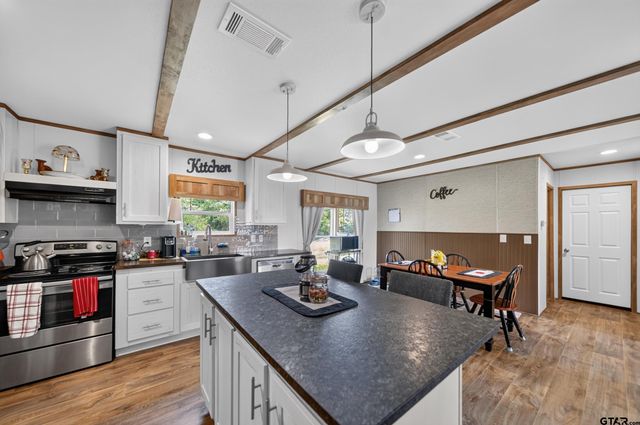20765 Joe Paul Ln, Chandler, TX 75758