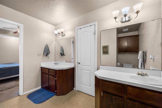 3910 SW Parkridge Blvd, Lawton, OK 73505