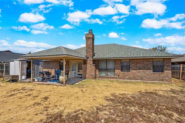 3910 SW Parkridge Blvd, Lawton, OK 73505