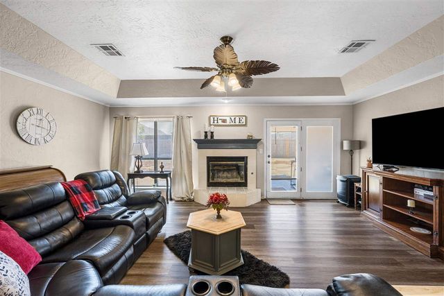 3910 SW Parkridge Blvd, Lawton, OK 73505