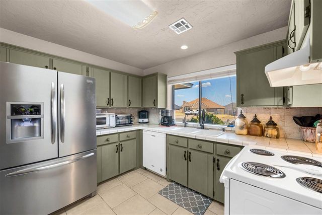 3910 SW Parkridge Blvd, Lawton, OK 73505