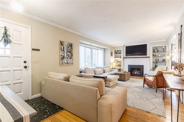 51 Oak Manor Lane, Pittsford, NY 14534