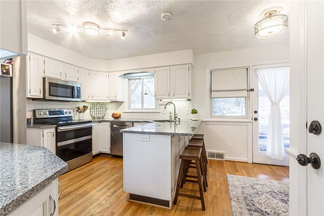 51 Oak Manor Lane, Pittsford, NY 14534