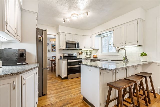 51 Oak Manor Lane, Pittsford, NY 14534