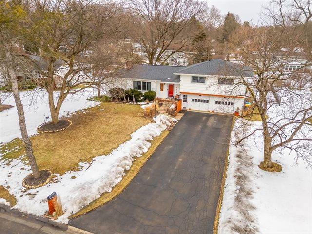 51 Oak Manor Lane, Pittsford, NY 14534