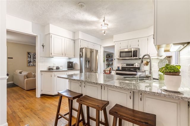 51 Oak Manor Lane, Pittsford, NY 14534