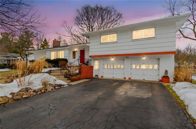 51 Oak Manor Lane, Pittsford, NY 14534