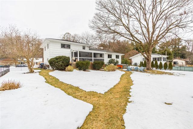 51 Oak Manor Lane, Pittsford, NY 14534