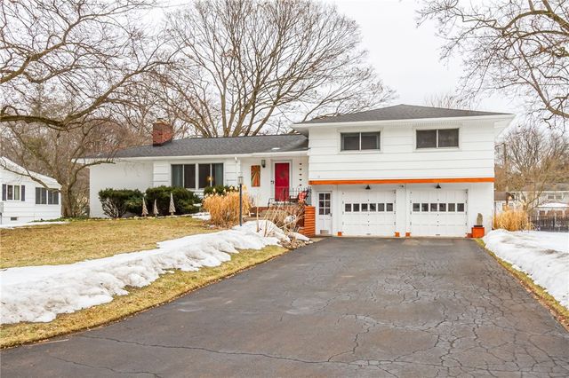 51 Oak Manor Lane, Pittsford, NY 14534