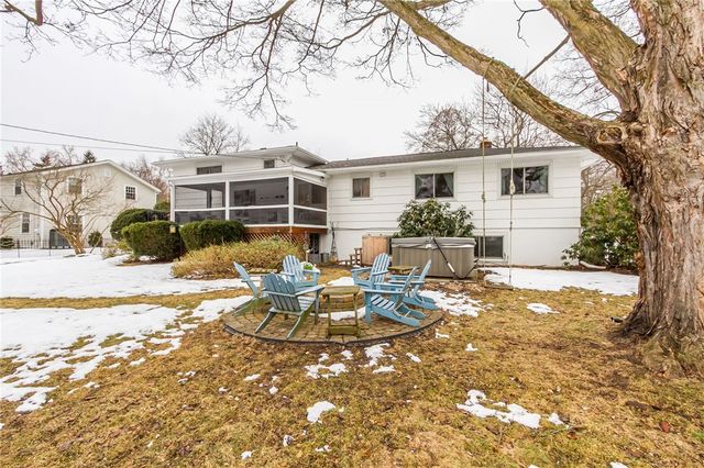 51 Oak Manor Lane, Pittsford, NY 14534