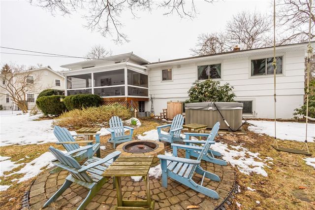 51 Oak Manor Lane, Pittsford, NY 14534