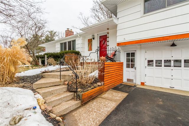 51 Oak Manor Lane, Pittsford, NY 14534