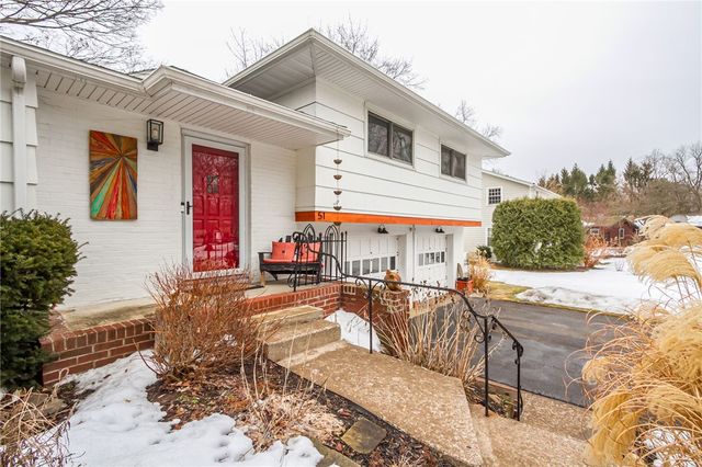 51 Oak Manor Lane, Pittsford, NY 14534