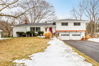 51 Oak Manor Lane, Pittsford, NY 14534