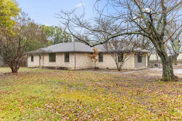 1136 Bear Creek Road, Cedar Hill, TX 75104